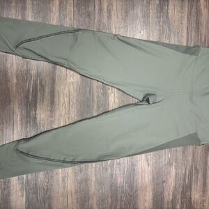 Sleek Green Leggings